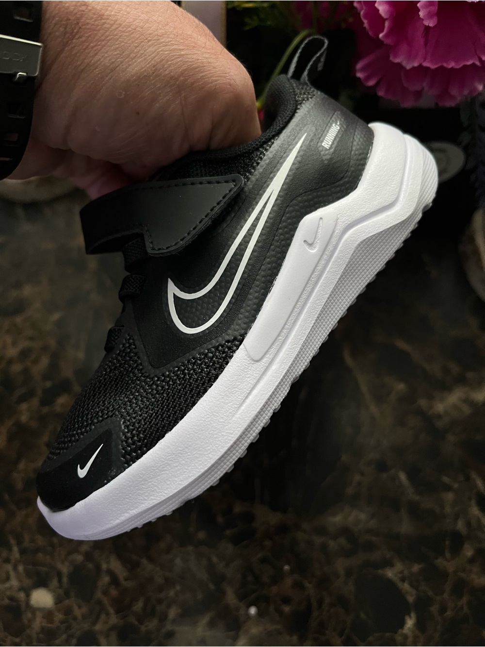 Nike Cosmic Runner
Athlete/School Shoes
Size 8C Unisex
Black-White
